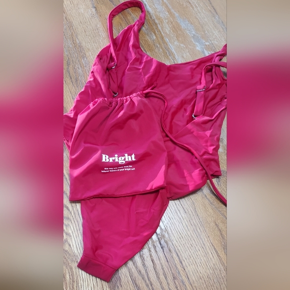 Elegant Red One-Piece Swimsuit - Picture 4 of 6